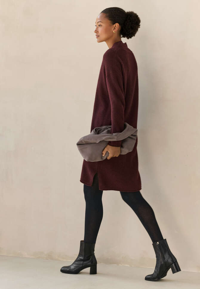Strickkleid mit V-Ausschnitt, Brombeere, completeTheLook